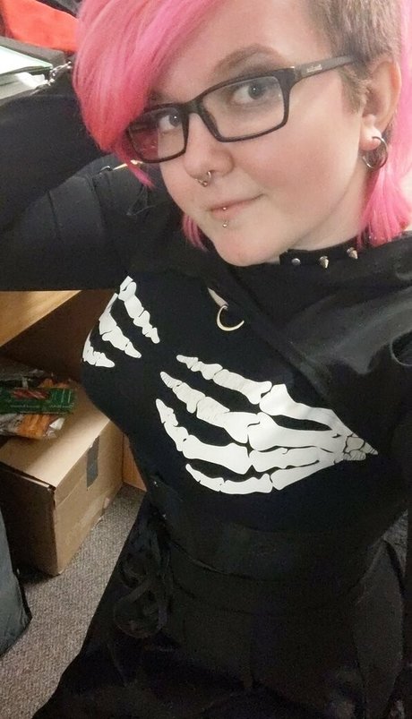 emopink69 star nude photos