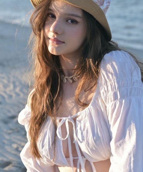 Isabel Ardley star hot picture