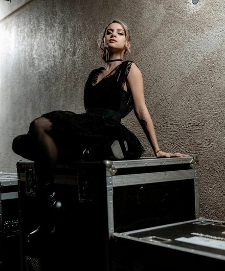 laure bv sex model archive