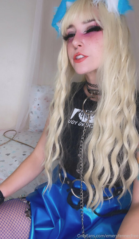 emeryfennecfree model hot photos