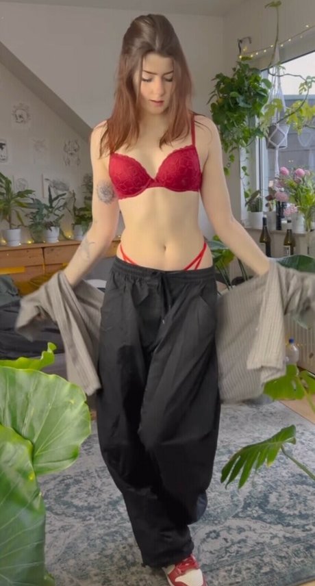 Leonie Busse top model image