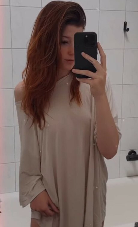 Leonie Busse sexy model gallery