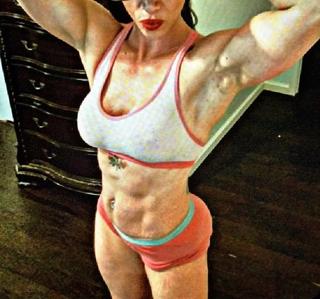 fiercelyfitrose exclusive model image