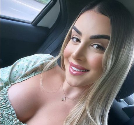 Elloah Guedes porn model photo