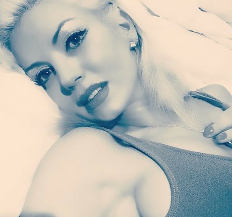 Isabel Madow beautiful model photos