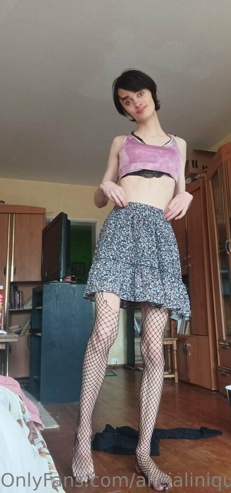 alicialiniquinn model hot picture