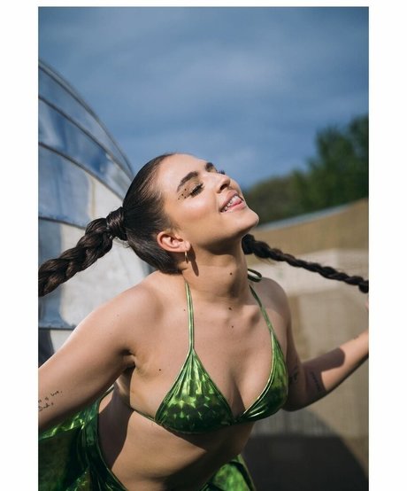 Mae Muller pornstar sexy pictures