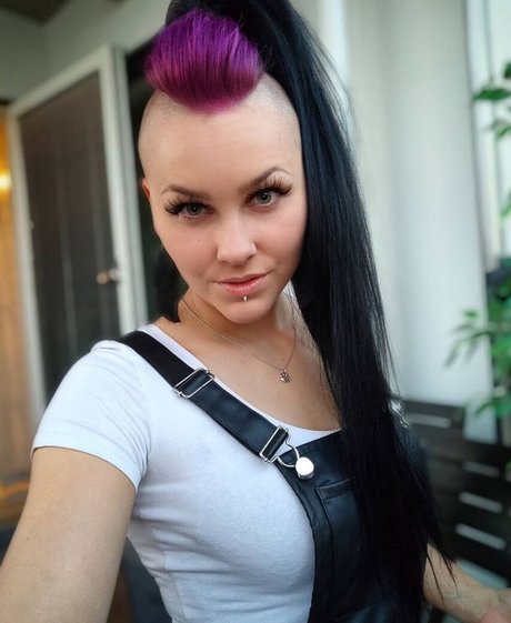 VMissyB hot actress pic