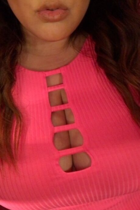 Alexis Burgundy hd model gallery