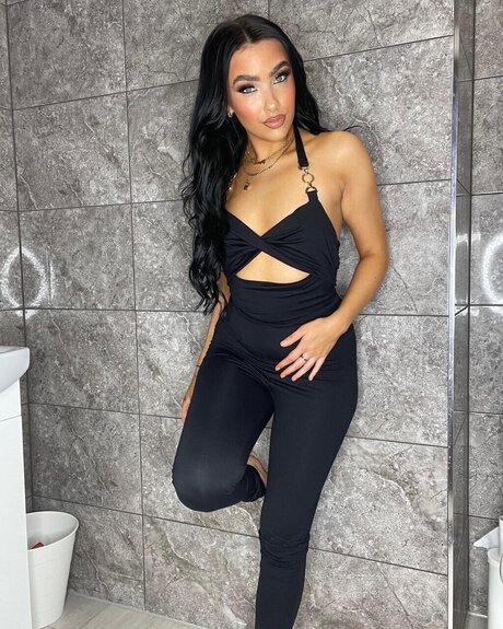 Phoebe Broughton porn actress img
