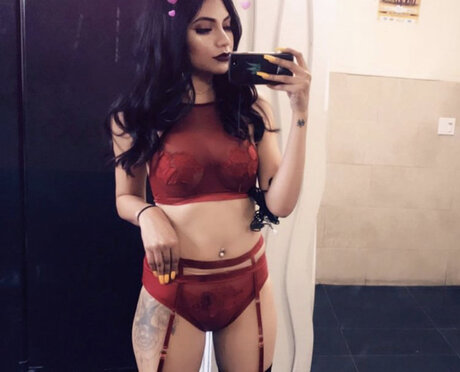 Skyylar pornstar erotic pics