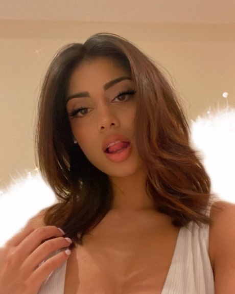 Priya Ares high quality actress img