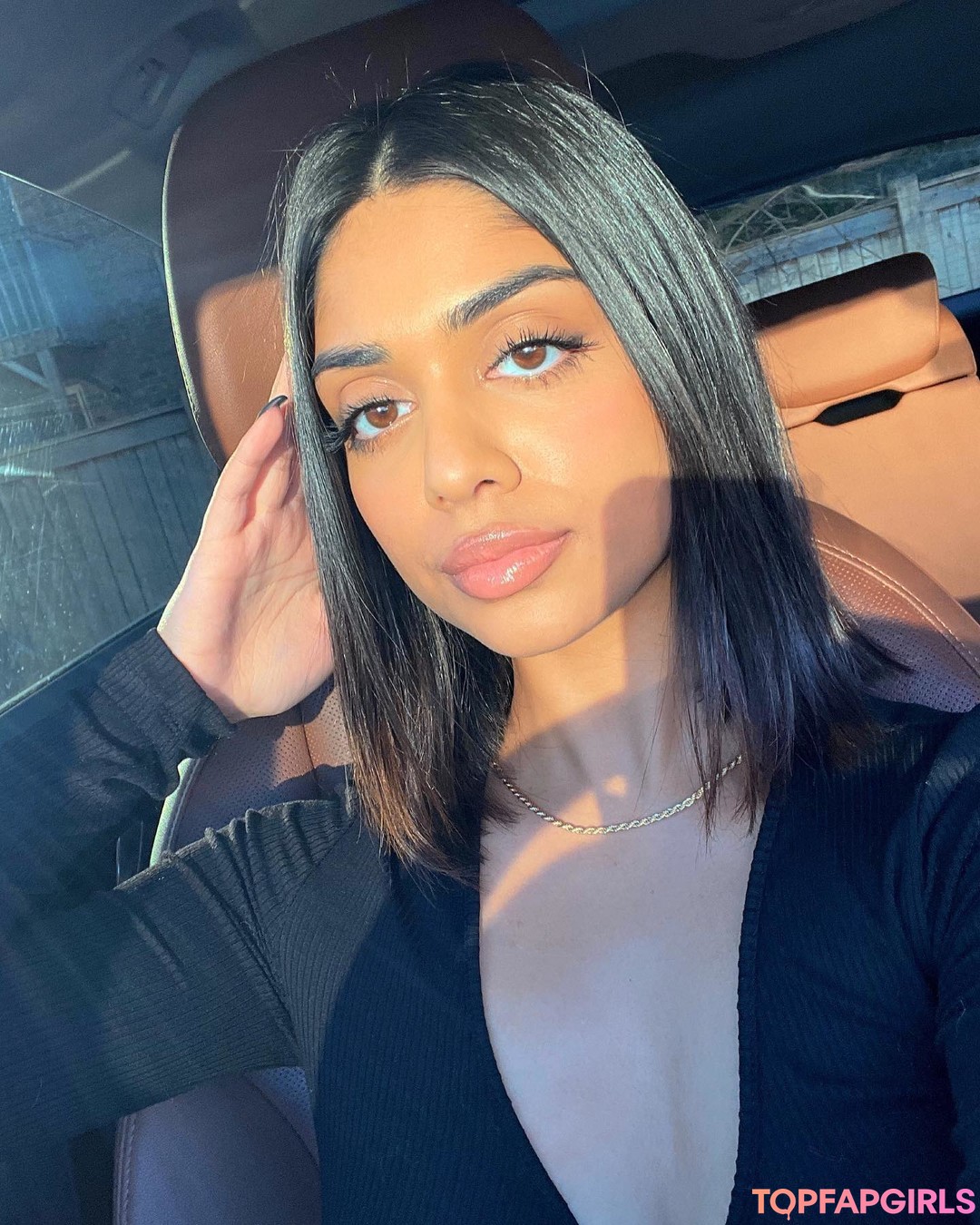 Priya Ares art model pic