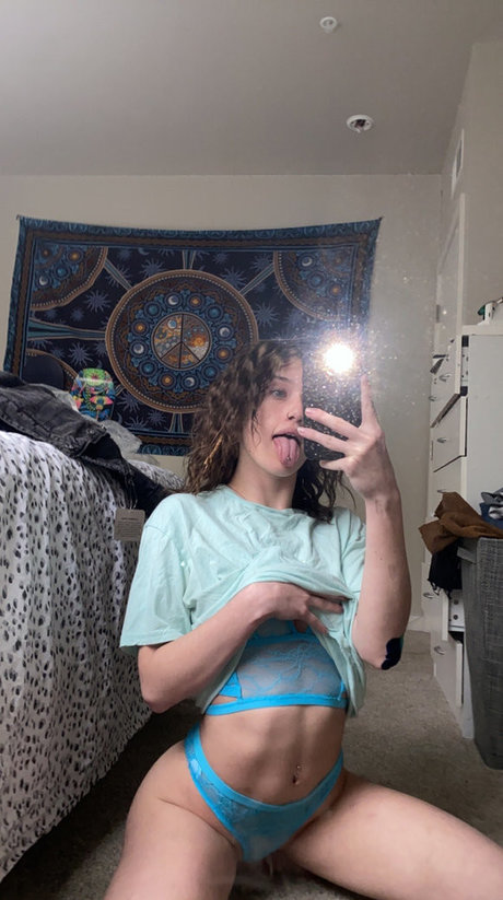 Britni Kitten pretty actress img