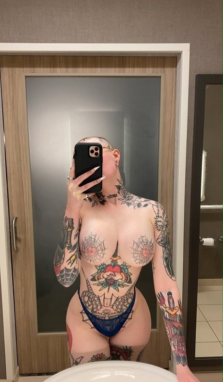 Embodoe nude star pics