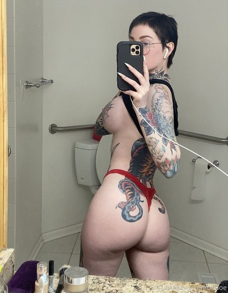 Embodoe pornstar naked img
