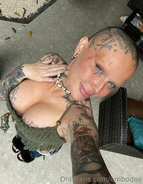 Embodoe model pornographic photos