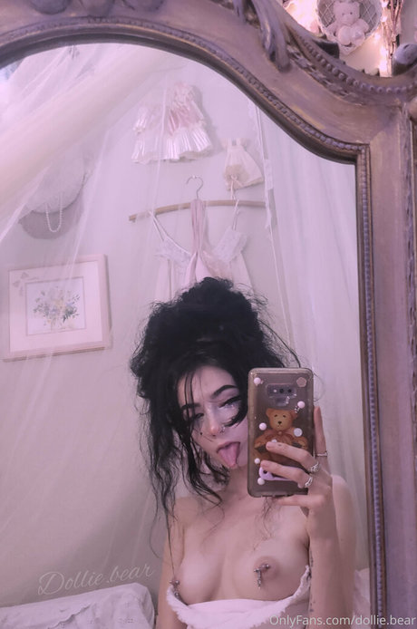 Dollie Bear art model gallery