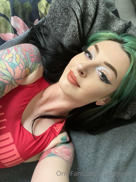 Honeyy Noir adult model galleries