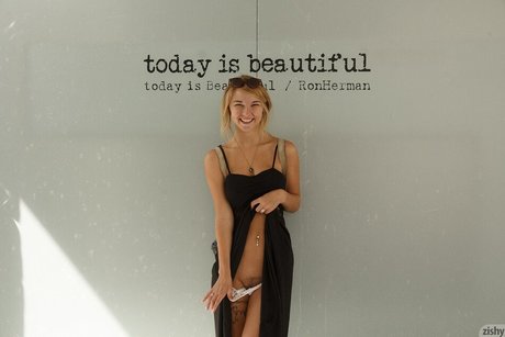 Lilylvy xxx actress gallery