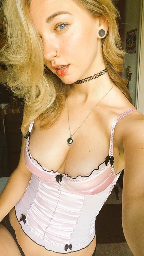 Lilylvy pornstar hot pic