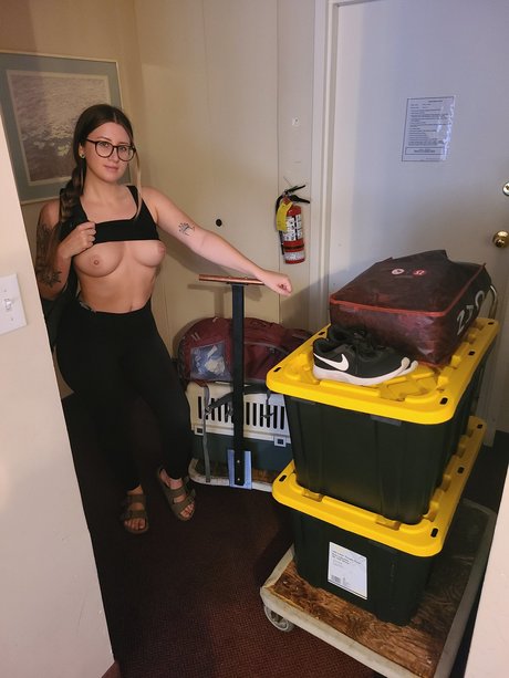 JadeMoon pretty model pic