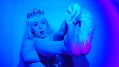 Tiny feet treat nude actress gallery