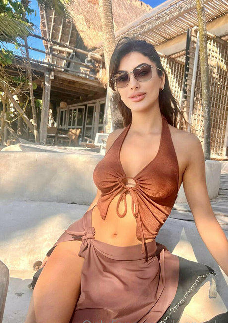 leonayla sexy model image