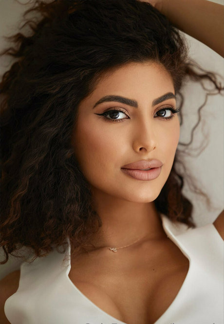 leonayla model images