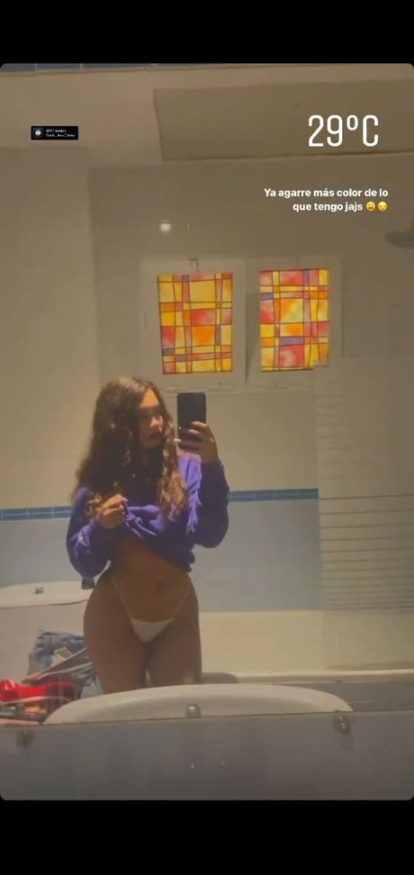 Mercedesns model hot pics