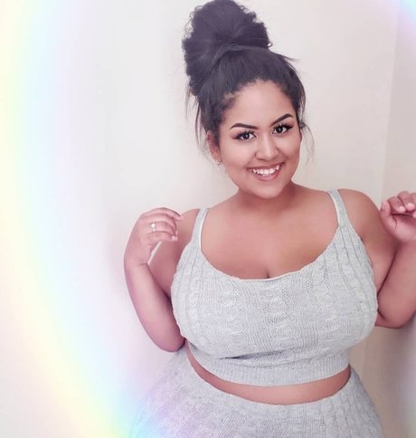 uilanibabe model high quality images