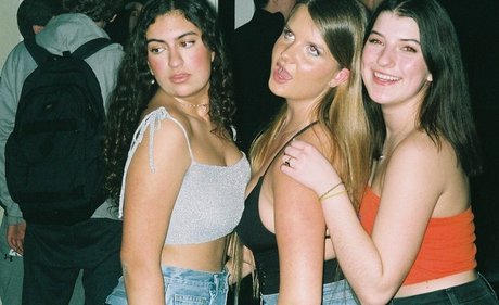 Elizabeth M nude star img