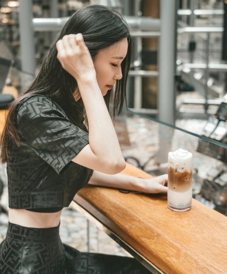 TheJessieJiang model adult pic