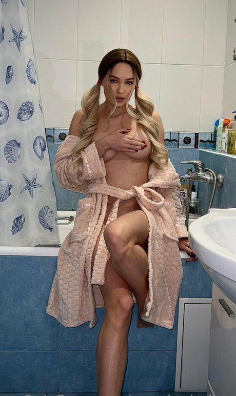 wonder hailey pretty pornstar photos