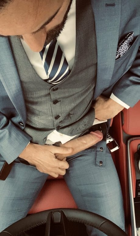 leobear model exclusive image