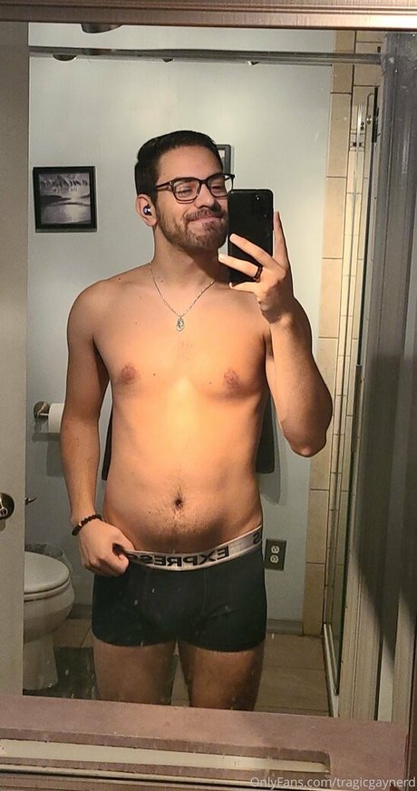 tragicgaynerd model nude photo