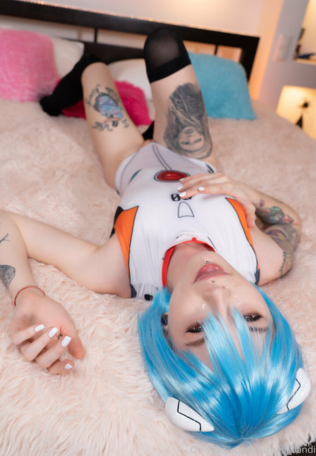 Karneli Bandi model hot images