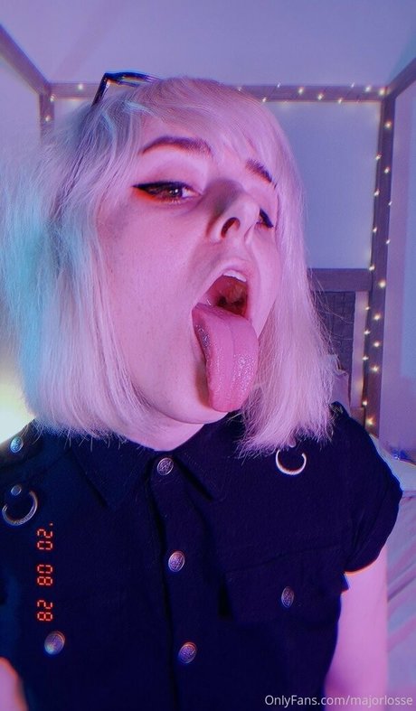 majorlosse model adult photos