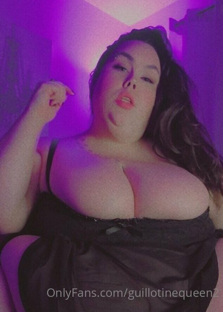 guillotinequeen2 pretty actress picture