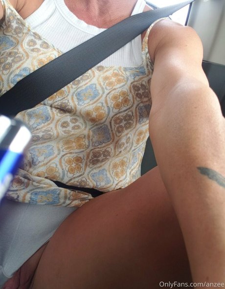 anzee sexy model img