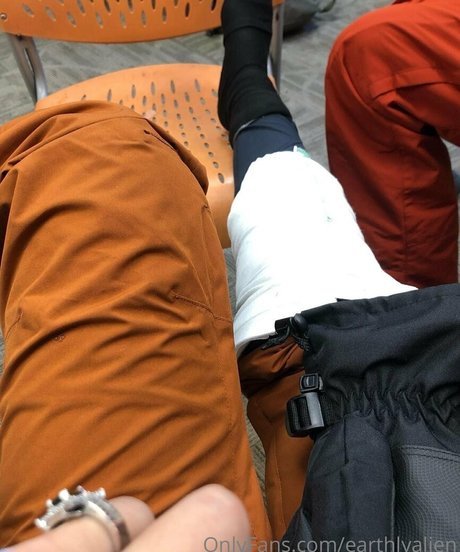 earthlyalien sexy model photo