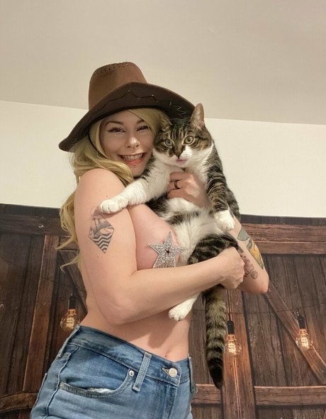 lisasayshello hot model pictures