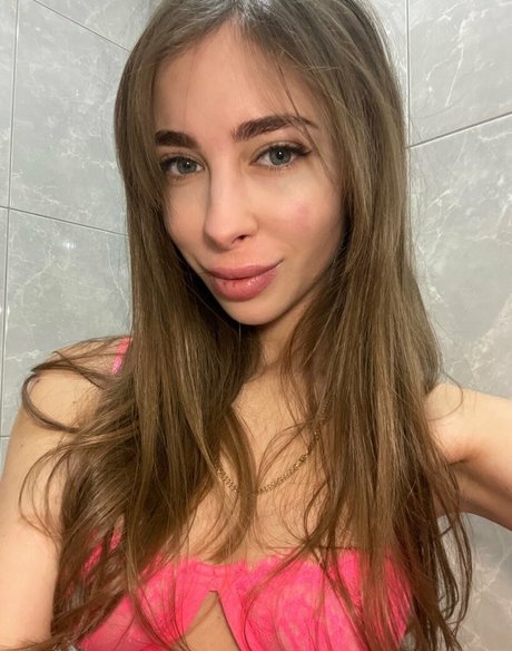 lili babe star exclusive image