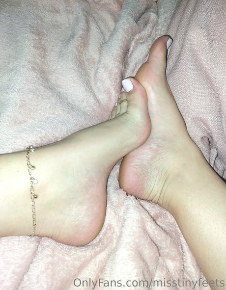 misstinyfeets hot pornstar image