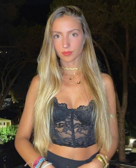 Laura Garrido art model photo
