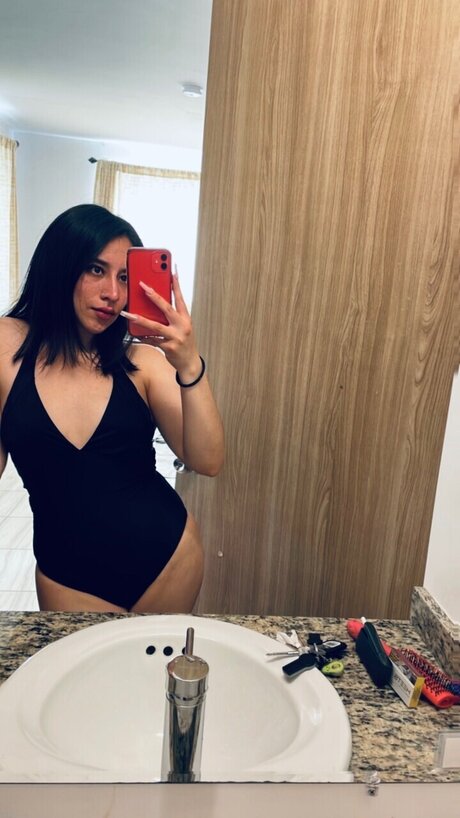 Sabrina Tovar model free images