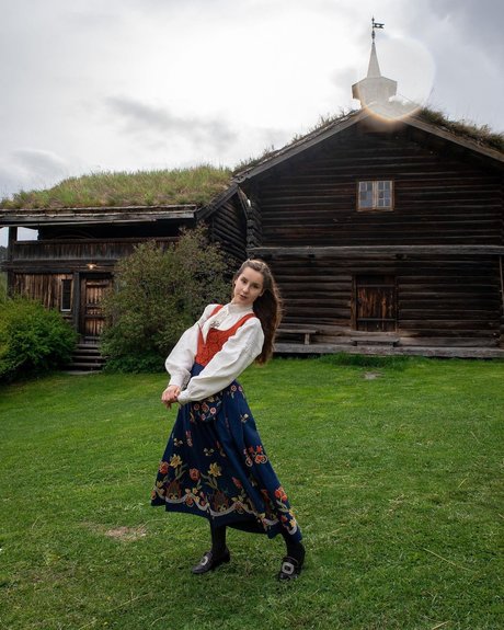 Raineemery nice actress image