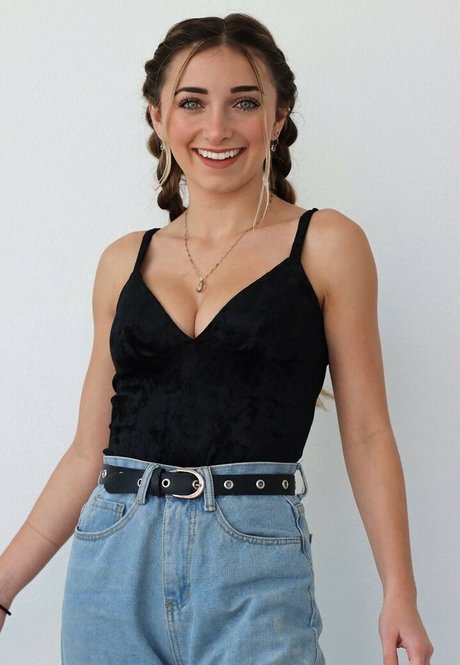 Brooklyn And Bailey porn model photo