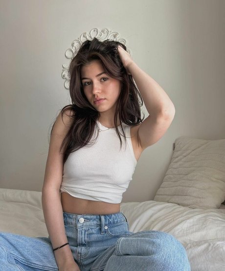 ava rxsee model pretty pic