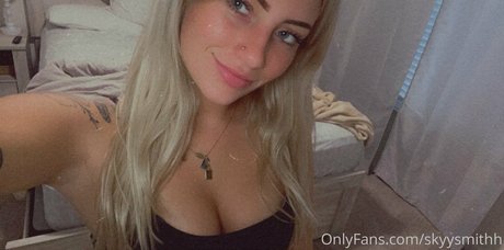 skyysmithh pretty pornstar photos